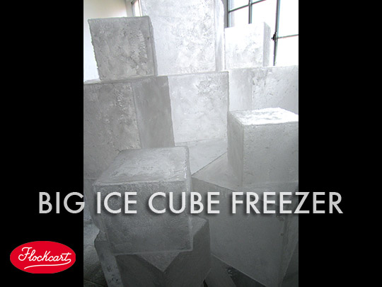 Big Ice Cube Freezer è una spettacolare simulazione del ghiaccio traslucente in grandi cubi. 