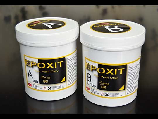 La pasta da modellatura Epoxit in confezione da 1 Kg. THE PORN CLAY
 